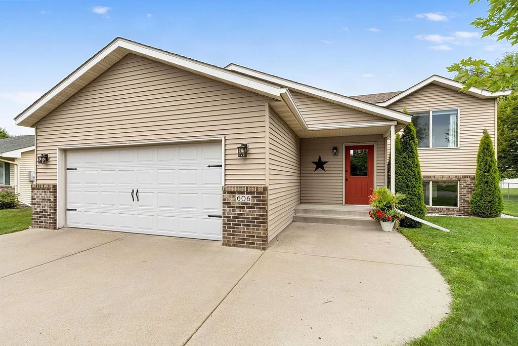 606 Lake Anna Drive, Avon