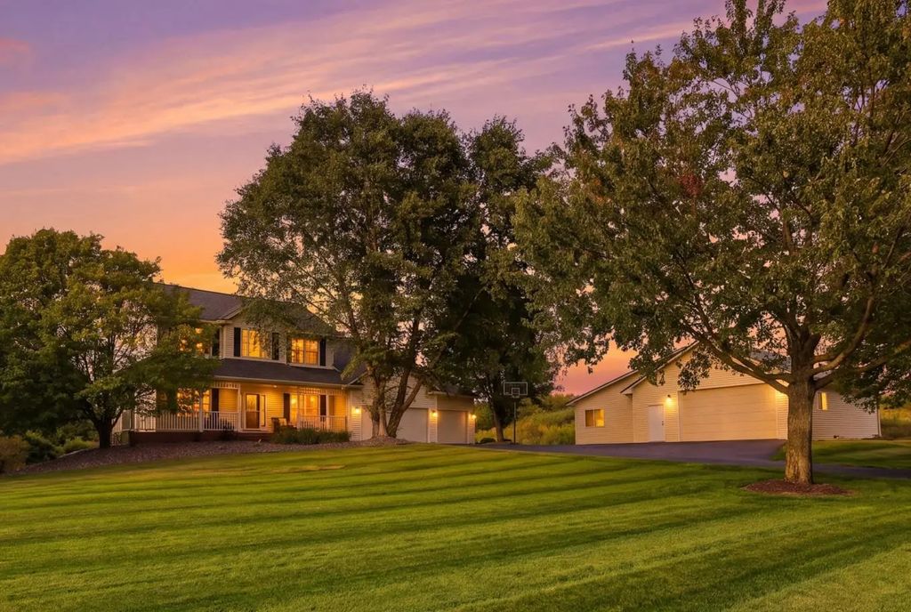834 Prairie Meadows Drive, Hudson