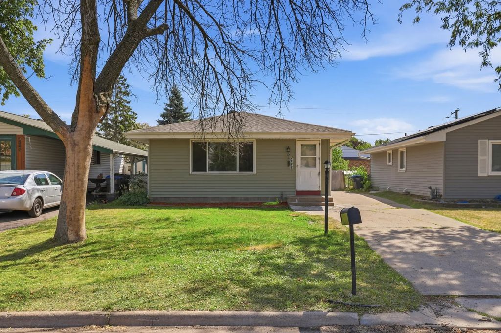 2336 12th Avenue E, North Saint Paul