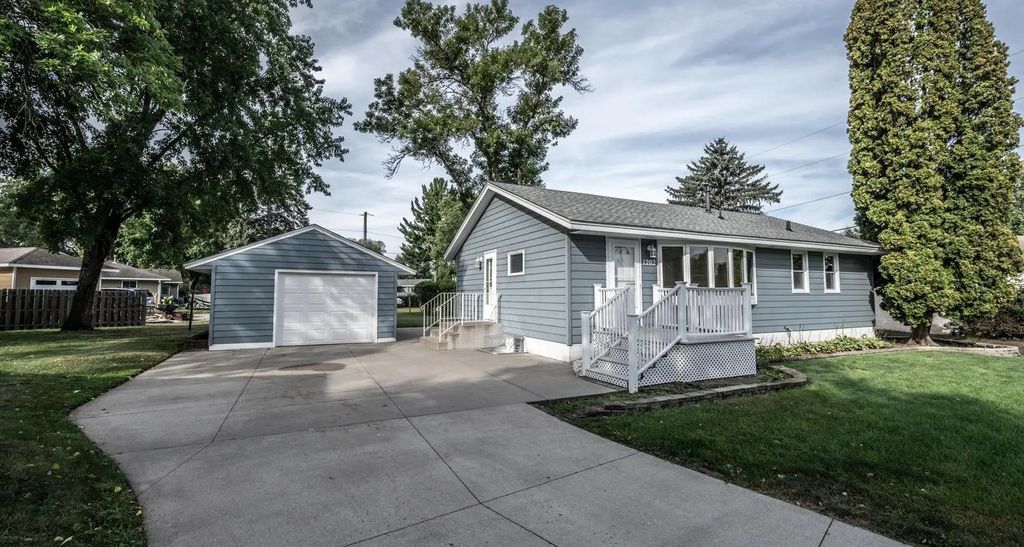 1202 Sunnyside Drive, Farmington