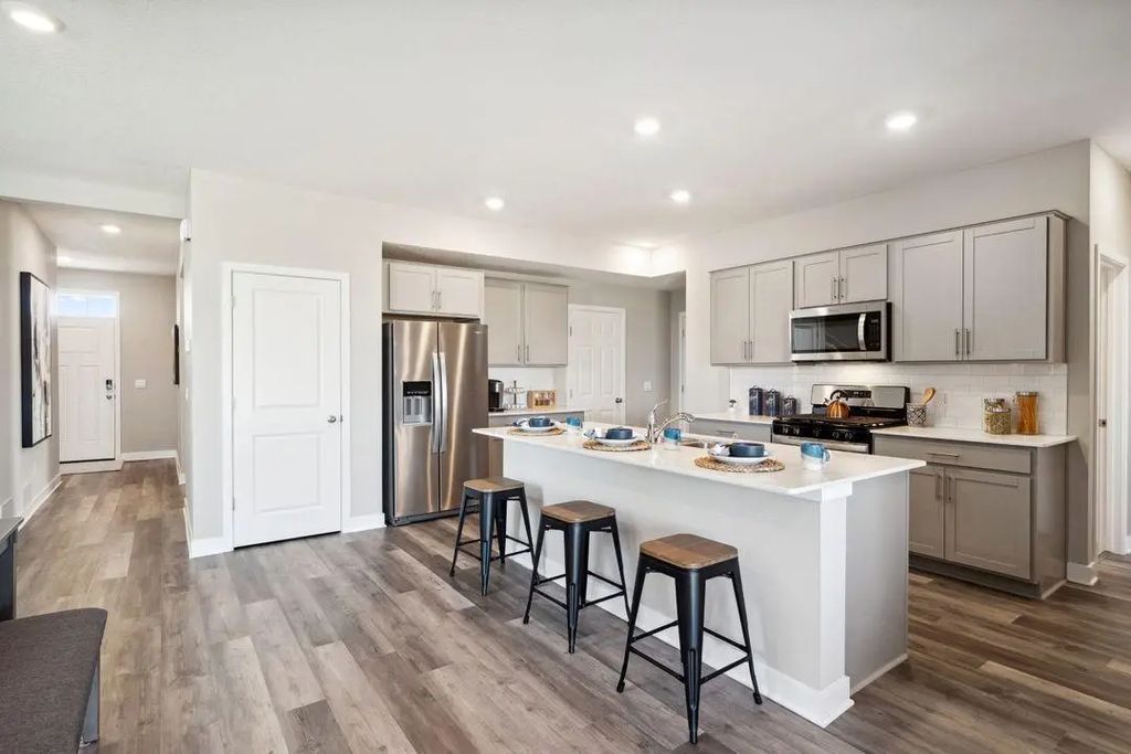 6662 208th Street W, Farmington