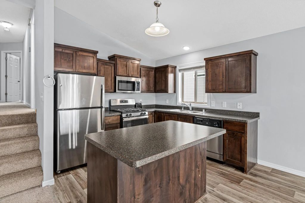 825 Highview Loop Se, Pine City