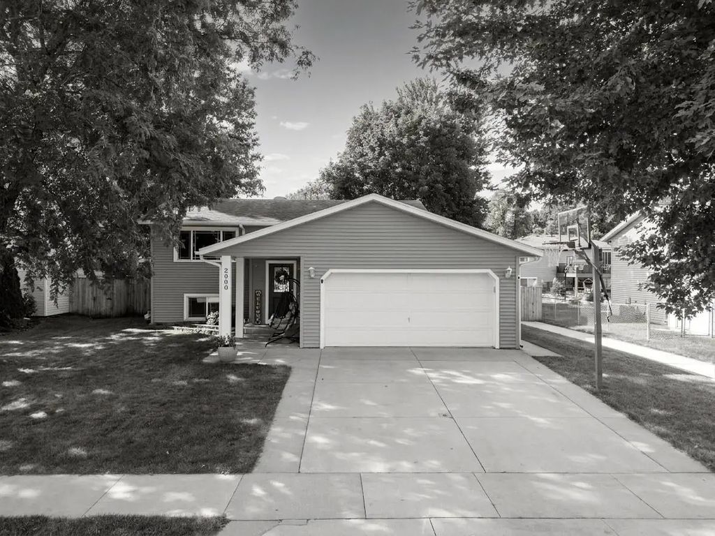 2000 23 1/2 Street Se, Rochester
