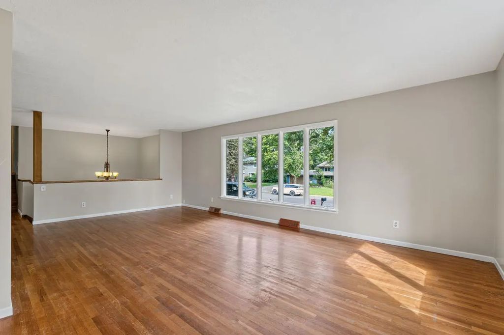 828 Fremont Street E, Northfield