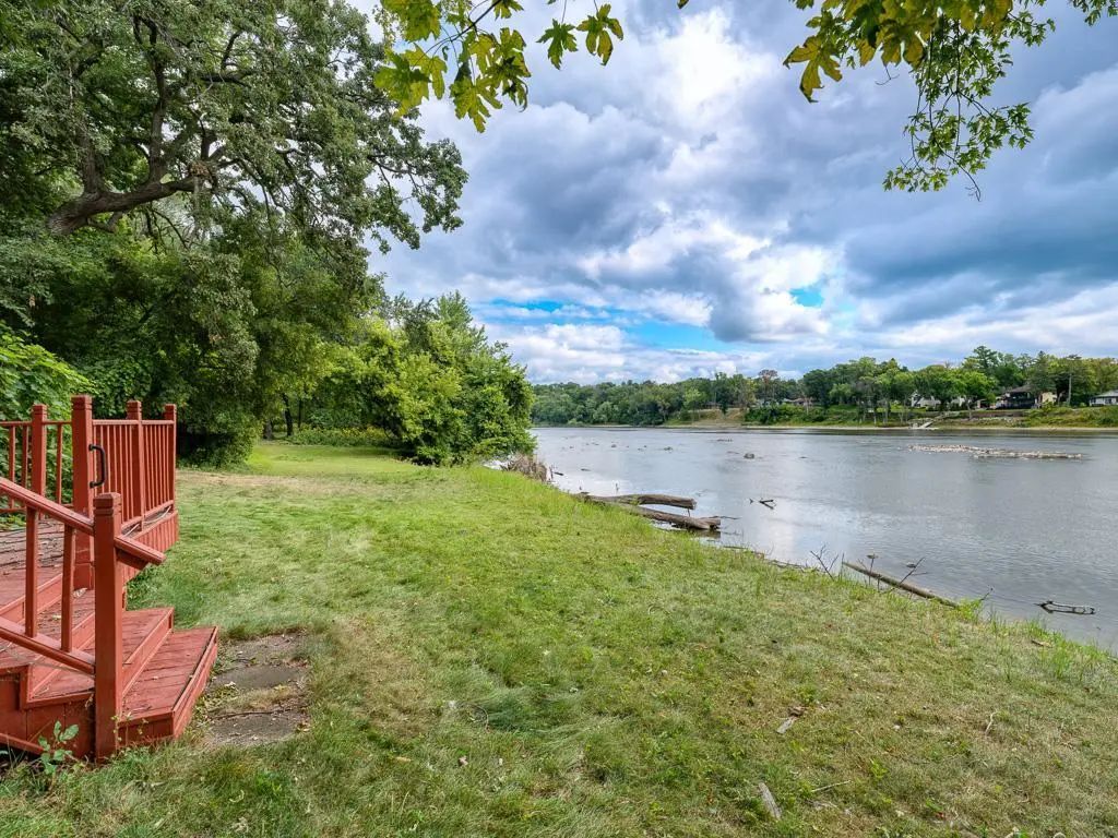 9316 W River Road, Brooklyn Park