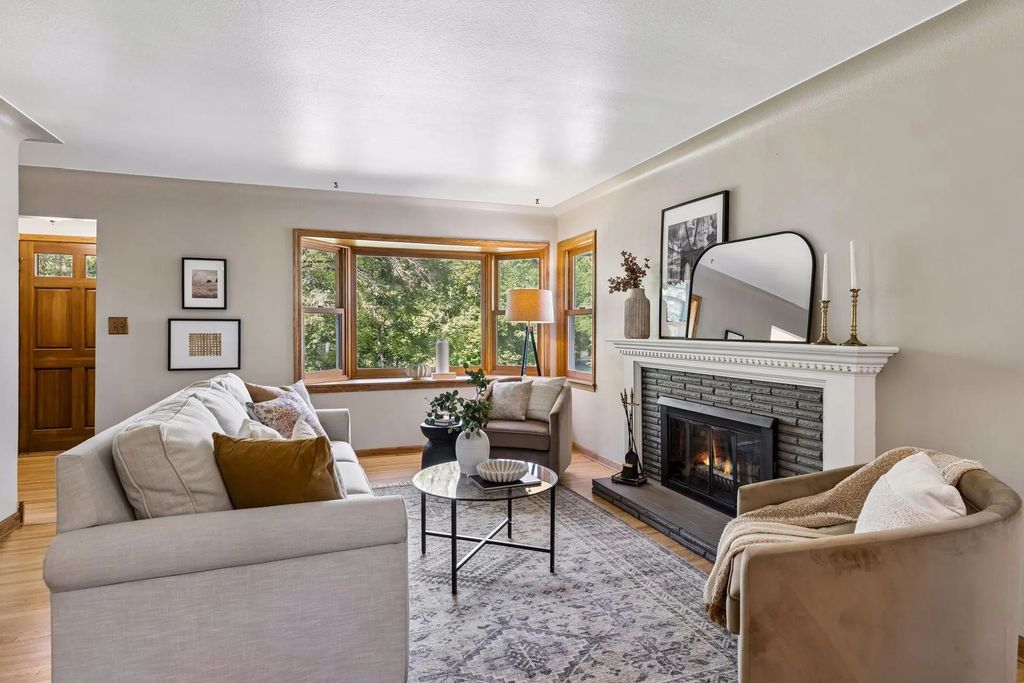 2911 W 54th Street, Minneapolis