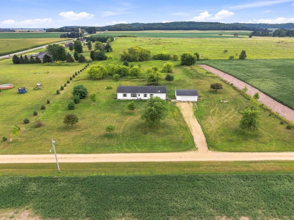 N5831 730th Street, Elk Mound