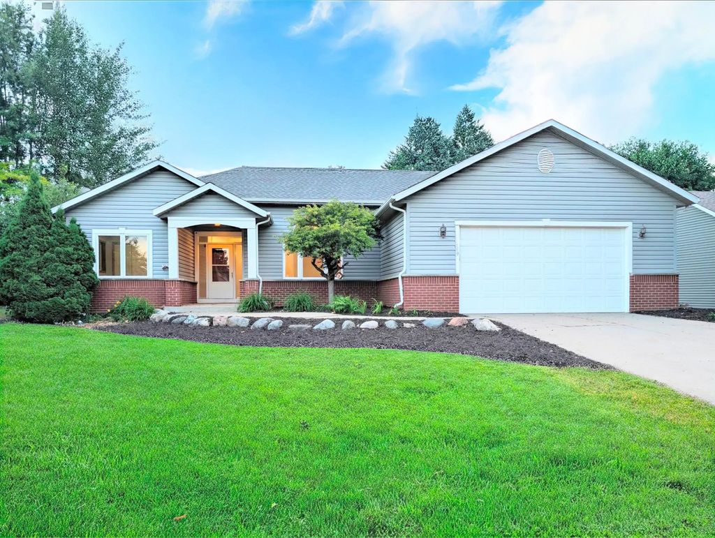 2100 Sibley View Court, Northfield
