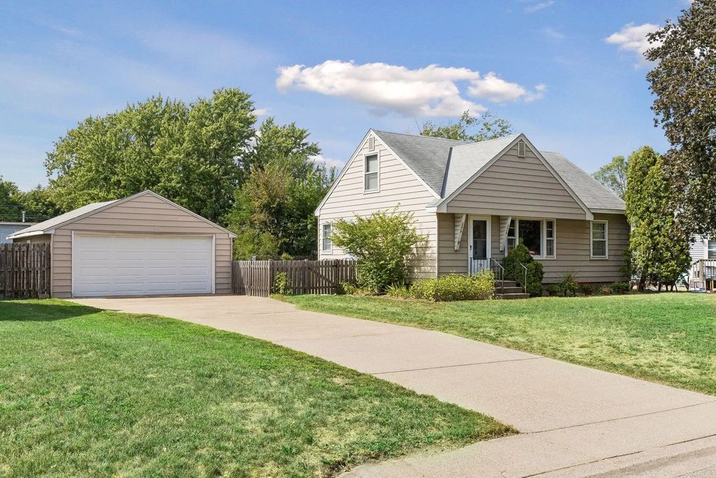 2578 17th Avenue Nw, New Brighton