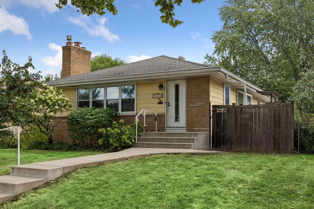 2814 Irving Avenue N, Minneapolis