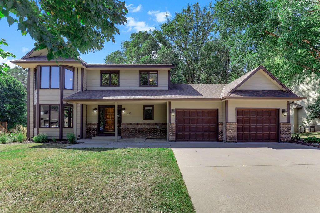 4690 Parkridge Drive, Eagan