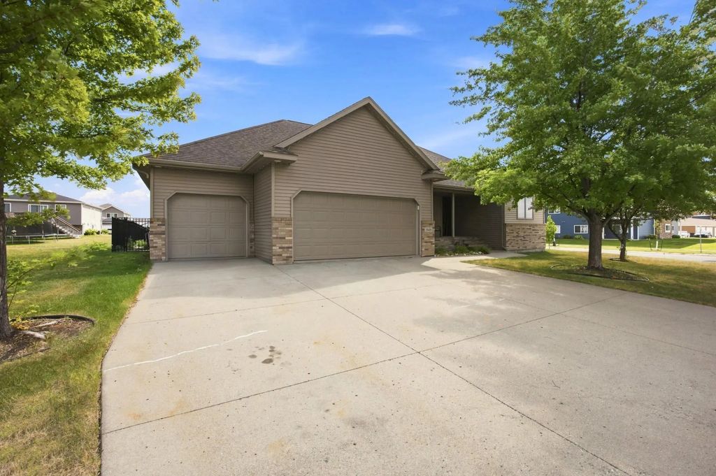 3848 16th Street S, Moorhead
