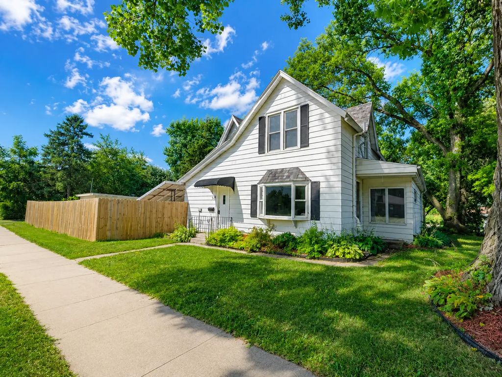 416 1st Street, Kenyon
