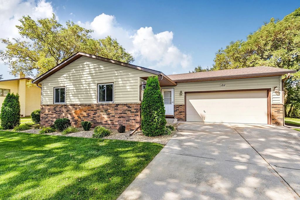 1211 Cypress Road, St Cloud