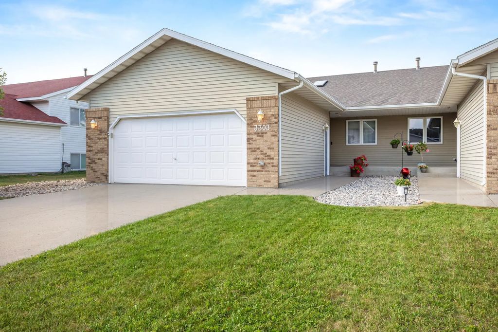 3303 30th Avenue S, Fargo