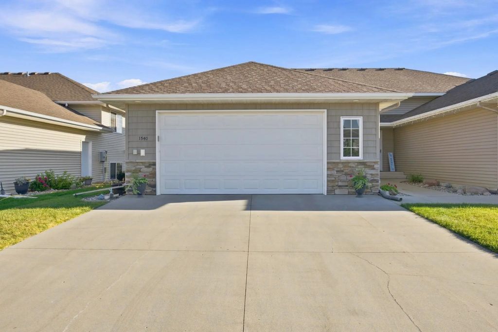 1540 19th Avenue E, West Fargo