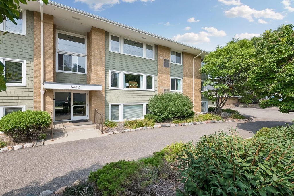 5412 France Avenue S 112, Edina