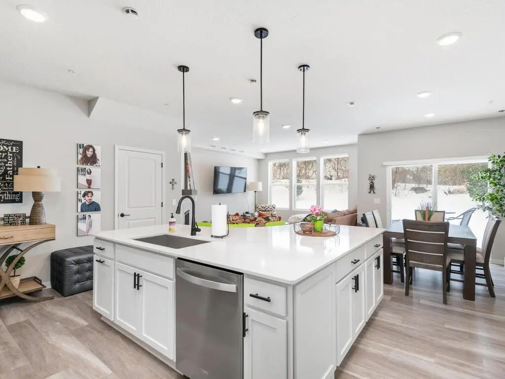 4876 Avery Court, Eagan