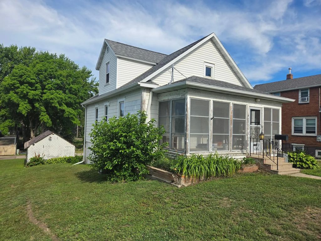 413 Saint Thomas Avenue, Albert Lea