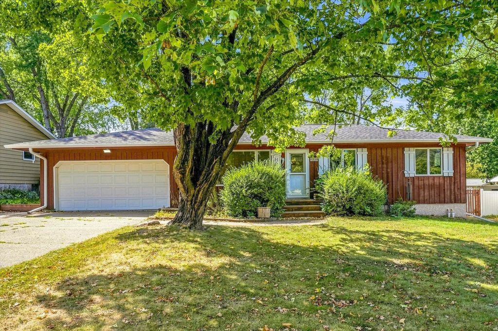 1339 Oak Street, River Falls