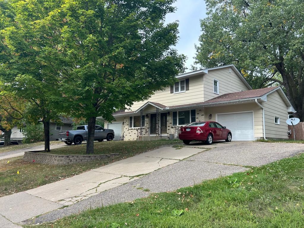 104 Meadow Circle S, Burnsville