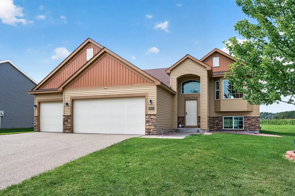 1405 Carlson Drive, Isanti