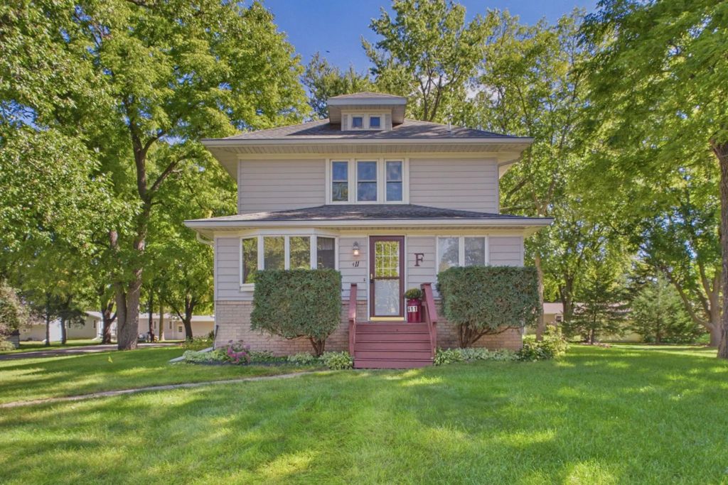 411 7th Street E, Hector
