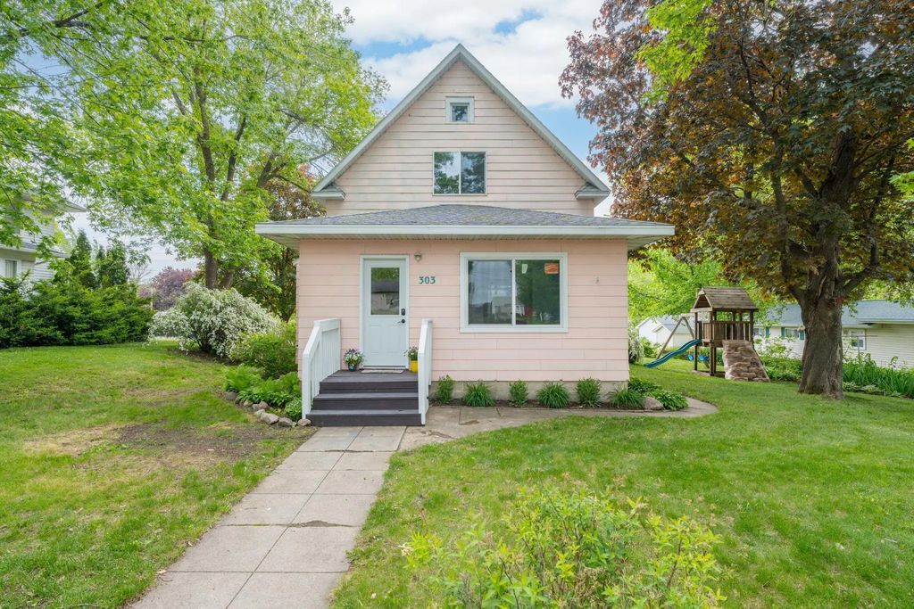 303 Broadway, Hanska