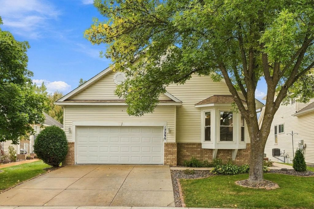17290 90th Avenue N, Maple Grove