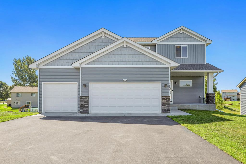 1024 Bellaire Boulevard Nw, Isanti
