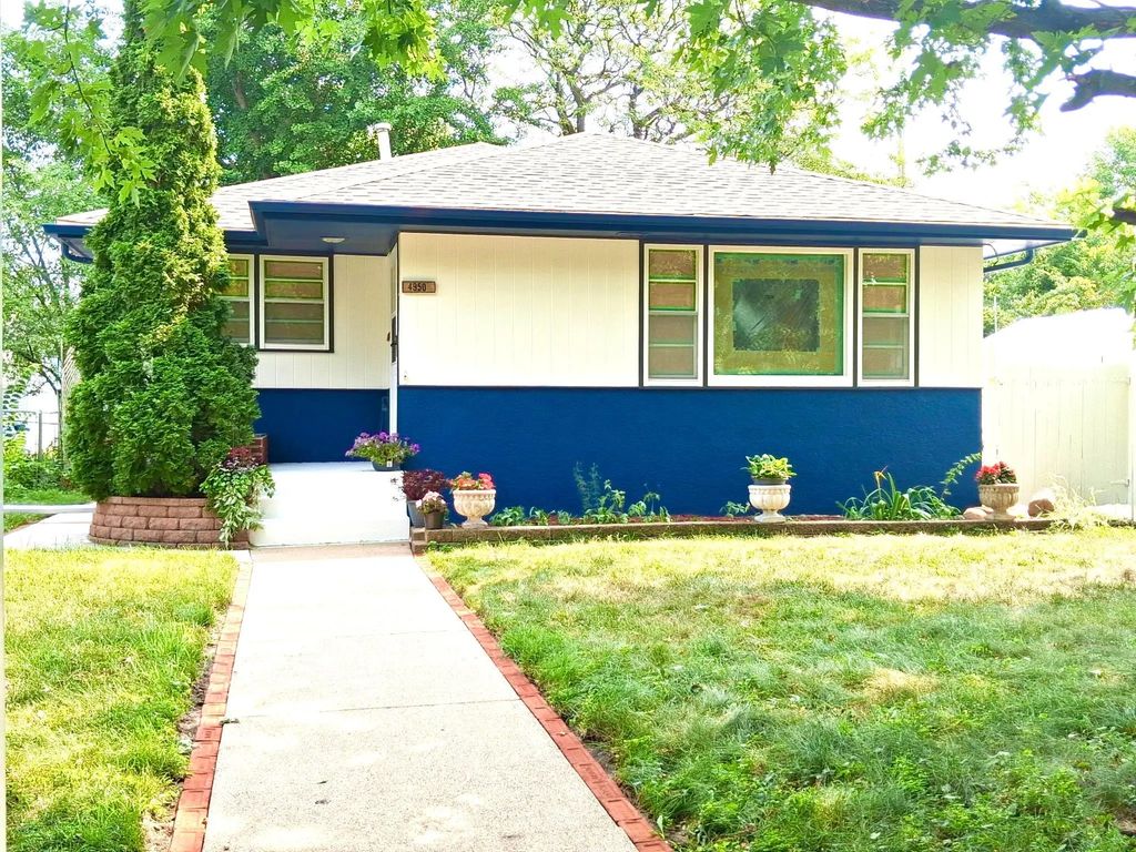 4950 Penn Avenue N, Minneapolis