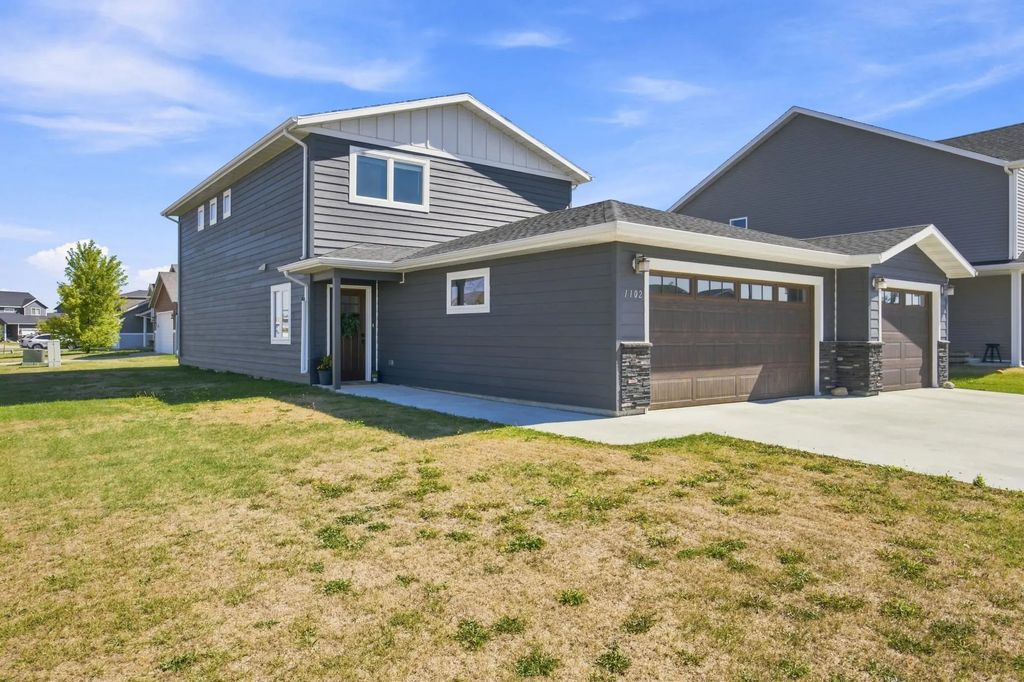 1102 Lilac Lane, Moorhead