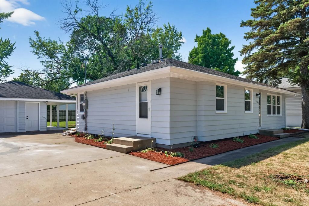 2940 115th Avenue Nw, Coon Rapids