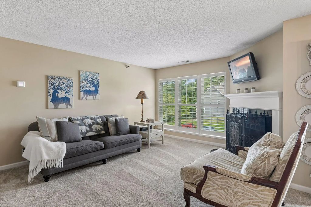 6155 Chasewood Parkway 201, Minnetonka