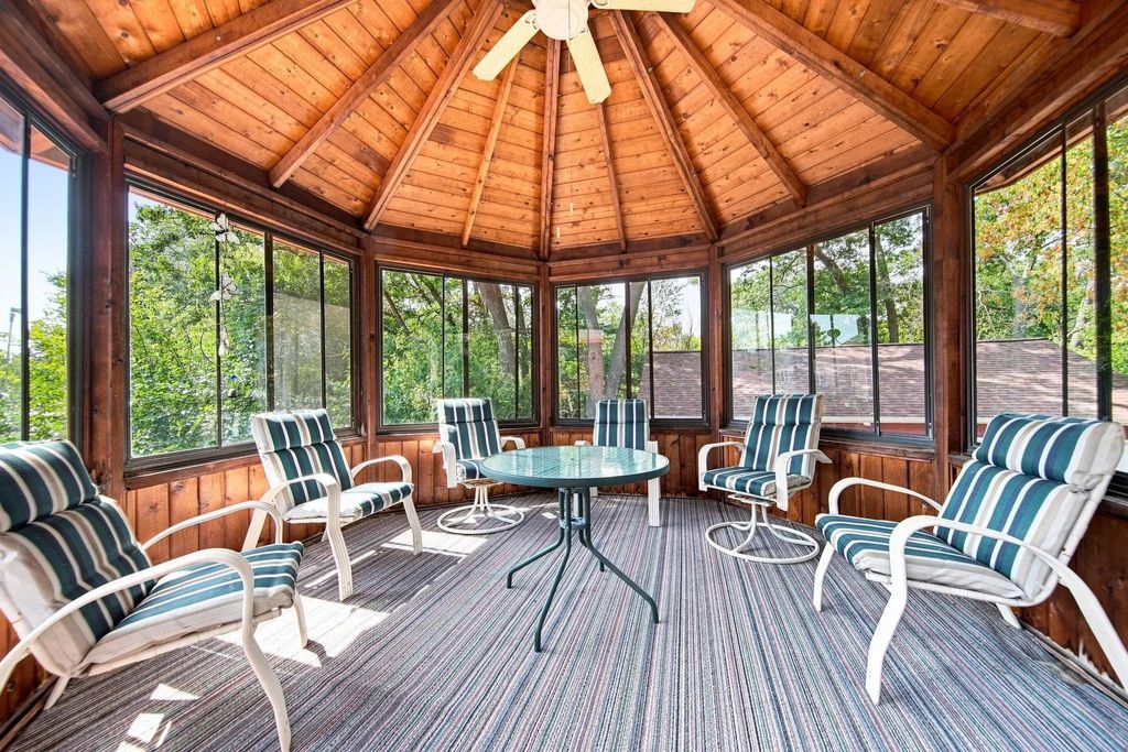 3017 Standridge Place, Maplewood