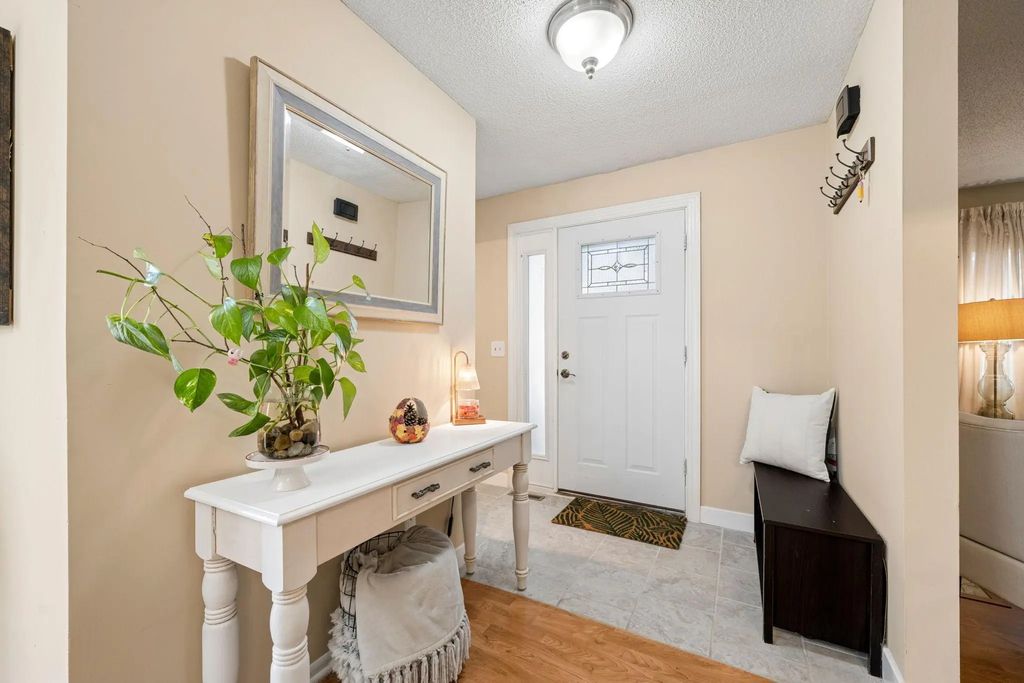 3436 Highlander Drive, Eagan