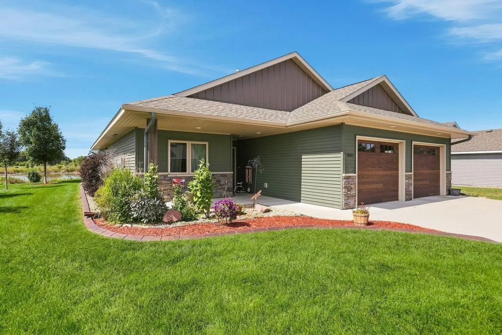 3049 Nottingham Road S, Saint Cloud