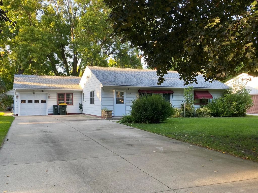 912 13th Avenue Sw, Willmar