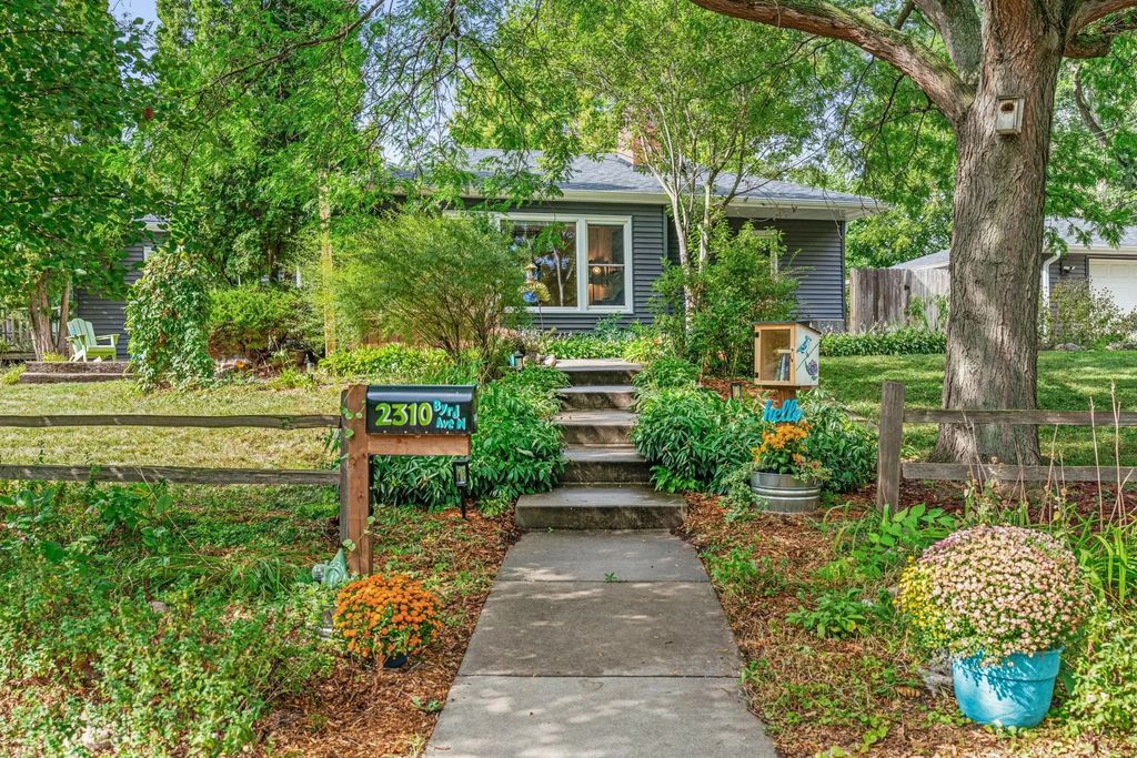 2310 Byrd Avenue N, Golden Valley