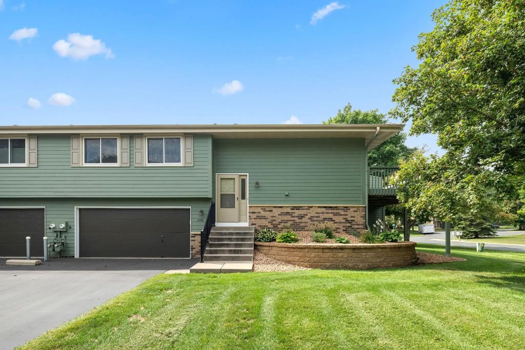 11143 Vessey Circle, Bloomington