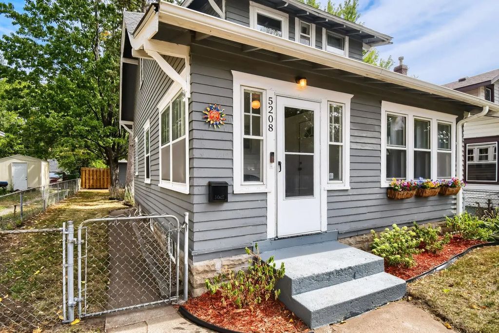 5208 Camden Avenue N, Minneapolis