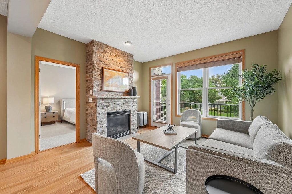 10733 Falling Water Lane B, Woodbury