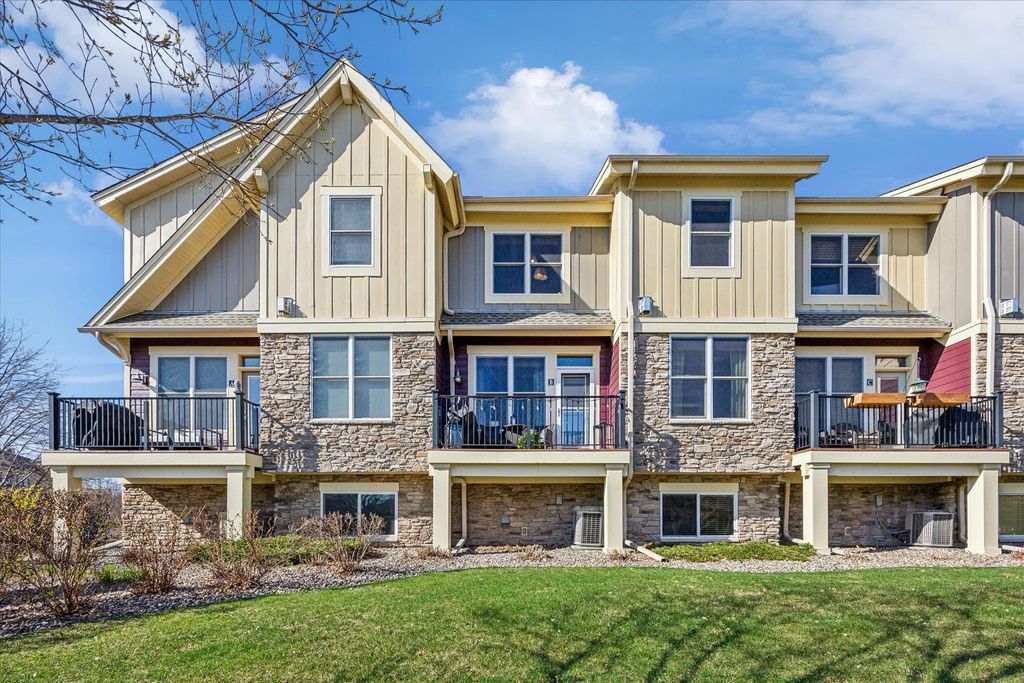 10733 Falling Water Lane B, Woodbury