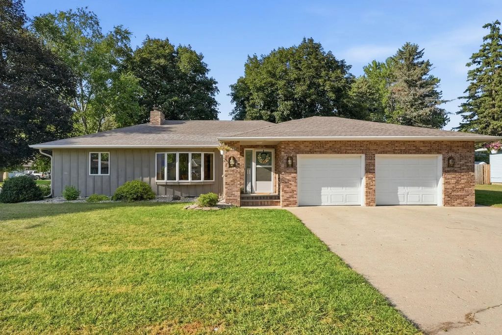 243 E Dahlstrom Avenue, Appleton