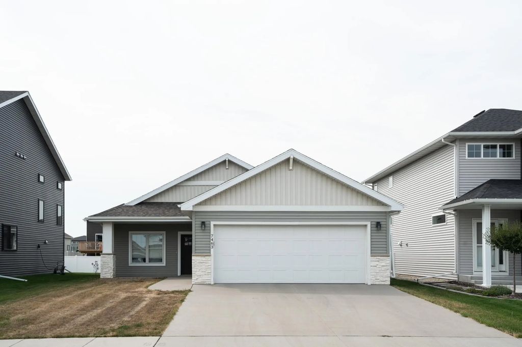 7463 17th Street S, Fargo