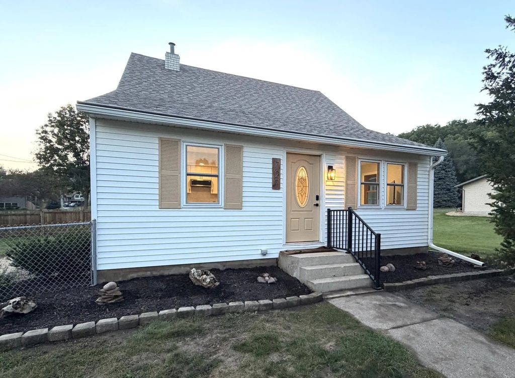 727 S 7th Street, La Crescent