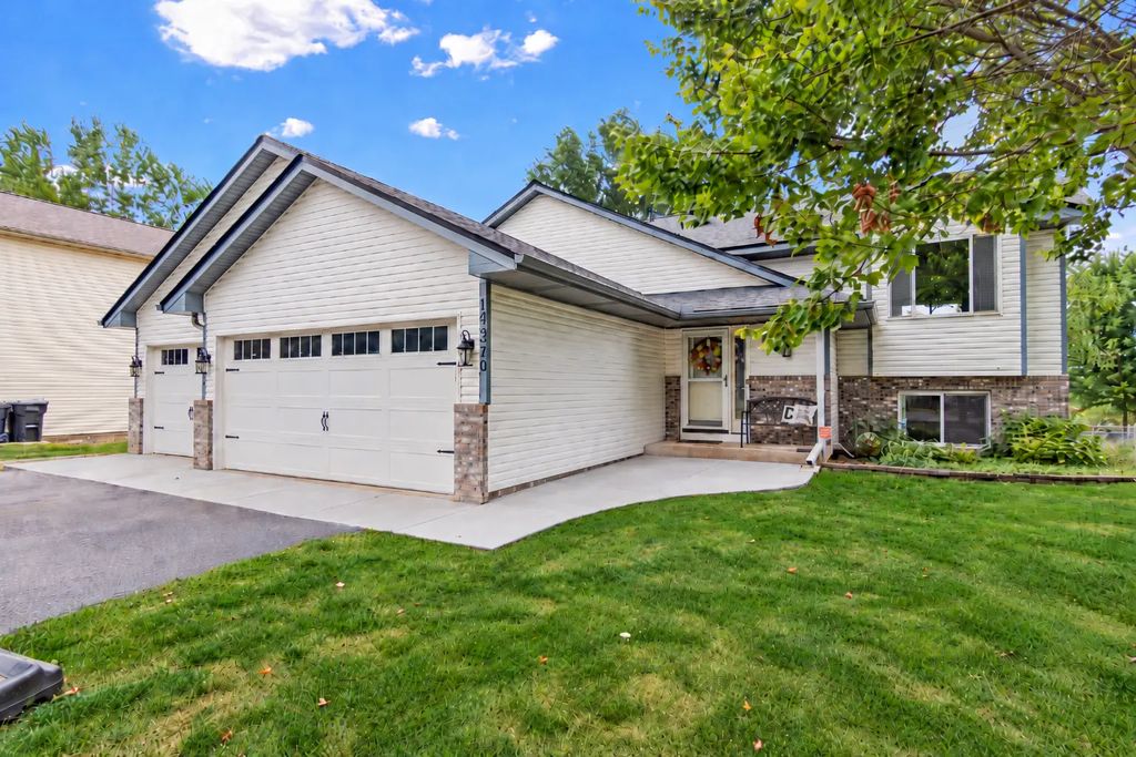 14370 Geneva Avenue N, Hugo