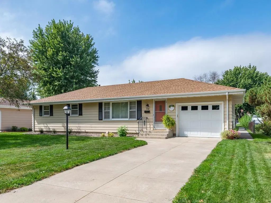948 Main Street S, Shakopee