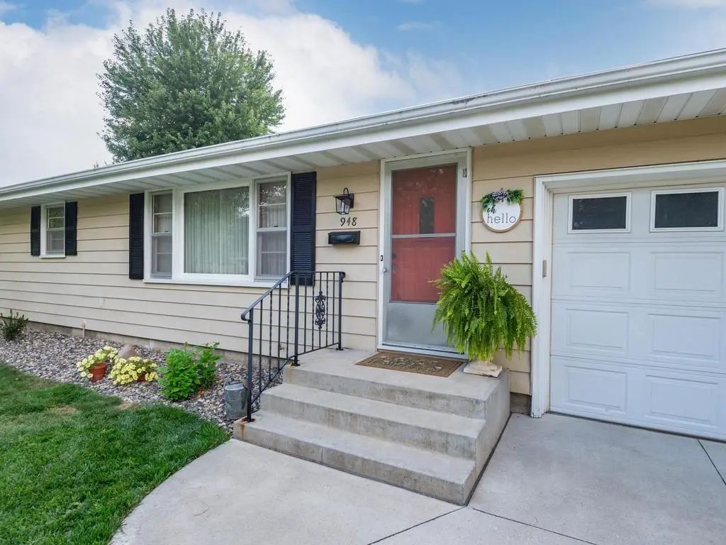 948 Main Street S, Shakopee