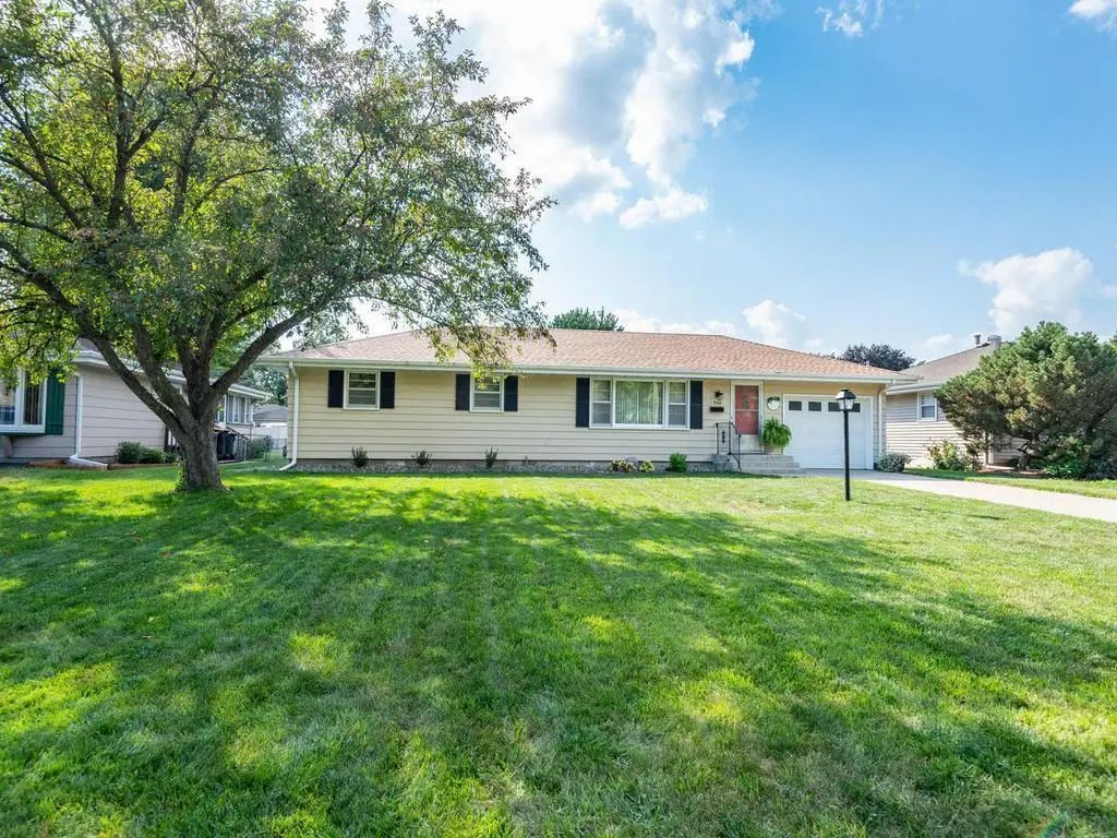 948 Main Street S, Shakopee